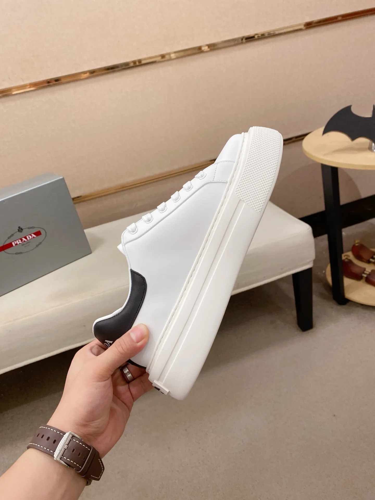 Men's shoes 💰 580💰 ✔️✔️✔️High version High-quality new PRADA (Prada) counters are launched simultaneously, new men's shoes, 😘fabrics are selected from first-layer cowhide fabrics. Lining: Imported cowhide leather lining. 👍🏿High-end☄️Open-molded non-slip rubber outsole, exquisite lines, simple and elegant, comfortable and high-end for leisure travel. Code number: 38 to 45
